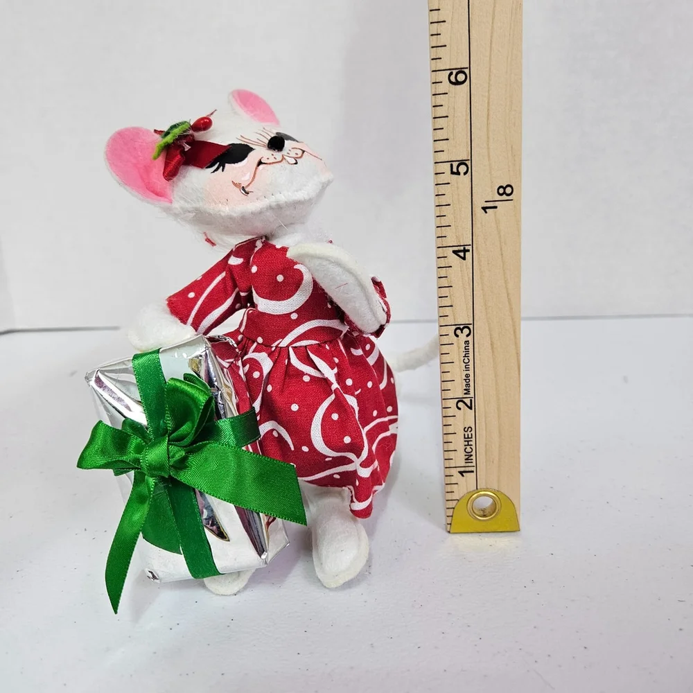 Annalee Christmas Swirl Gift Mouse 2019 Holiday Present Whimsical Collector